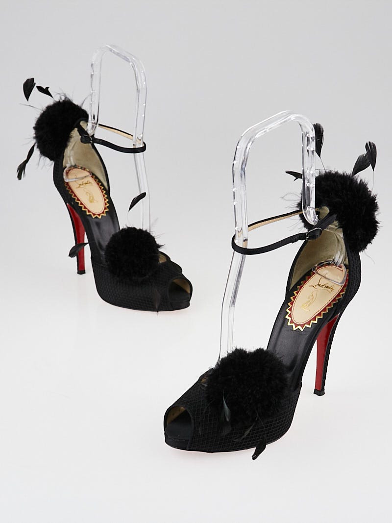 Sobriquette disharmoni indtryk Christian Louboutin Black Satin and Feathers Pluminette Peep-Toe Sandal  Size 9/39.5 - Yoogi's Closet