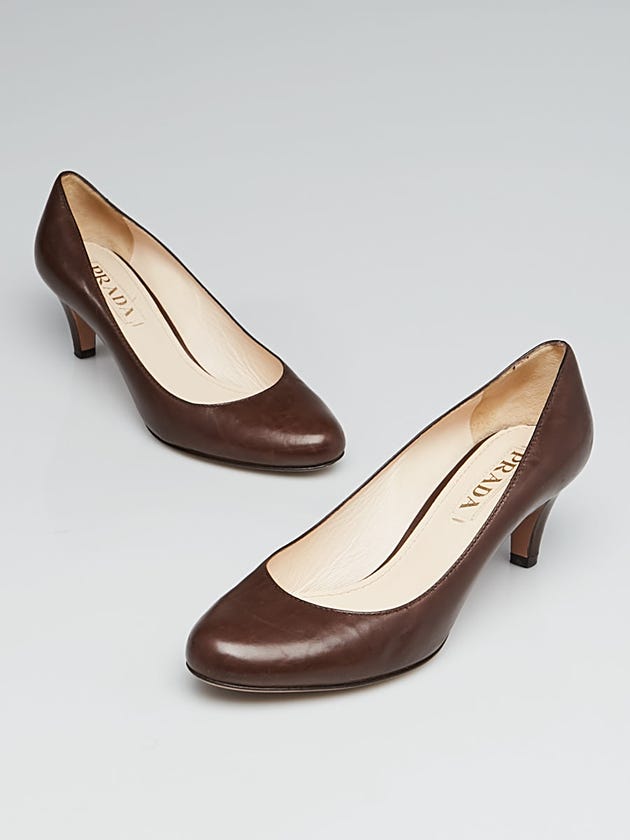 Prada Brown Leather Low-Heel Pumps Size 5/35.5 | Yoogi's Closet Prada Brown Leather Low-Heel Pumps Size 5/35.5 | Yoogi's Closet