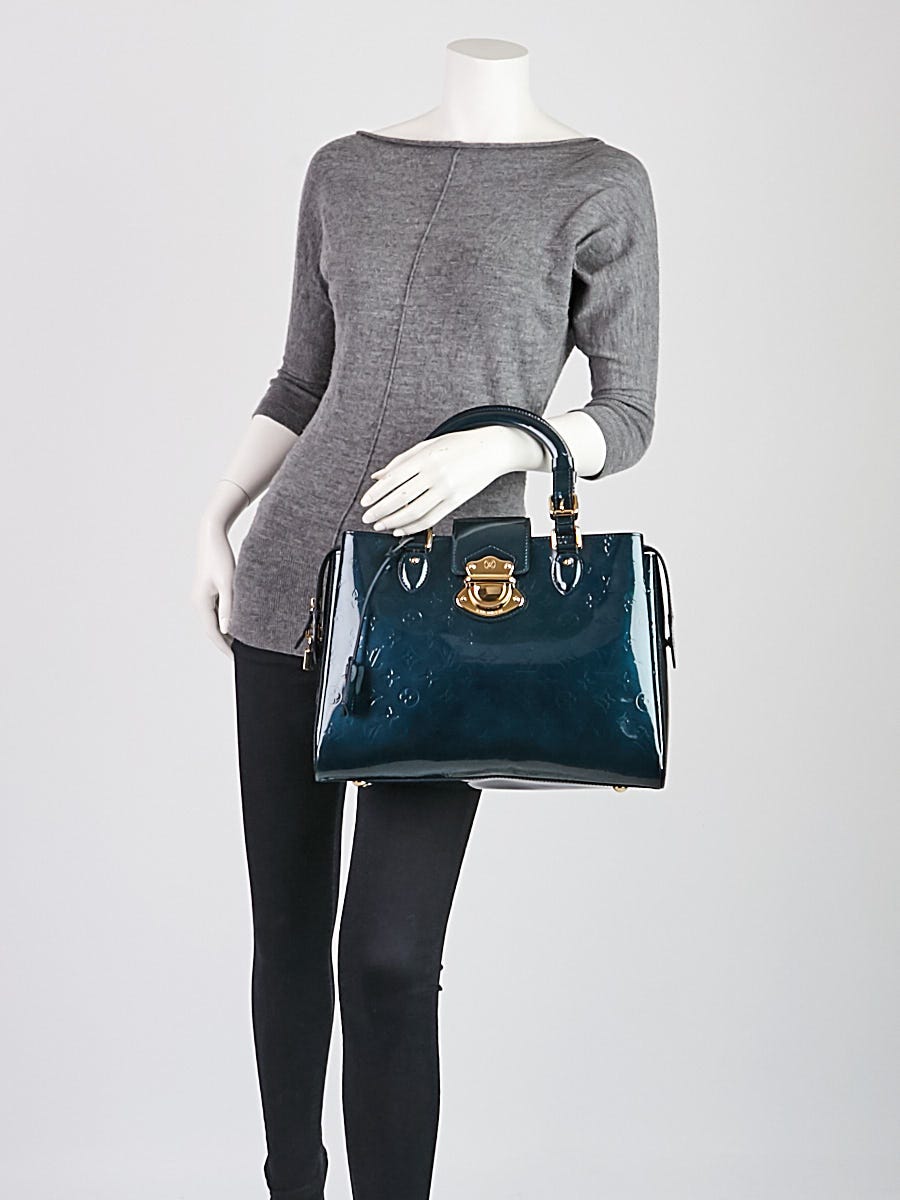 ✨NEW ARRIVAL✨ Louis Vuitton Burgundy Monogram Vernis Melrose Avenue Bag  $1,500.00 Date code: VI0131 Material: Vernis Hardware:…