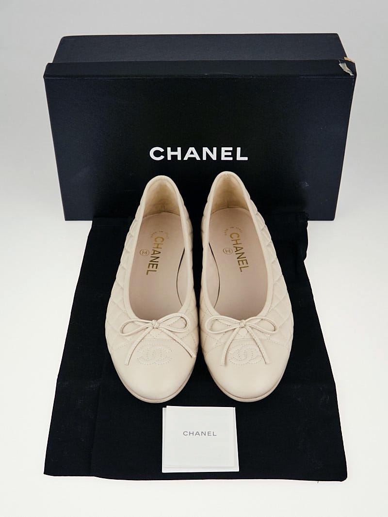 Chanel Light Beige Quilted Leather CC Ballet Flats Size 7.5/38 - Yoogi's  Closet