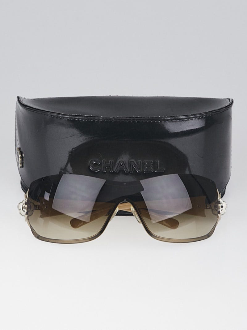 CHANEL Black & Beige Camellia Temple Sunglasses Chanel Beige/Black Camellia Flower Sunglasses 5113 | Yoogi main image 4