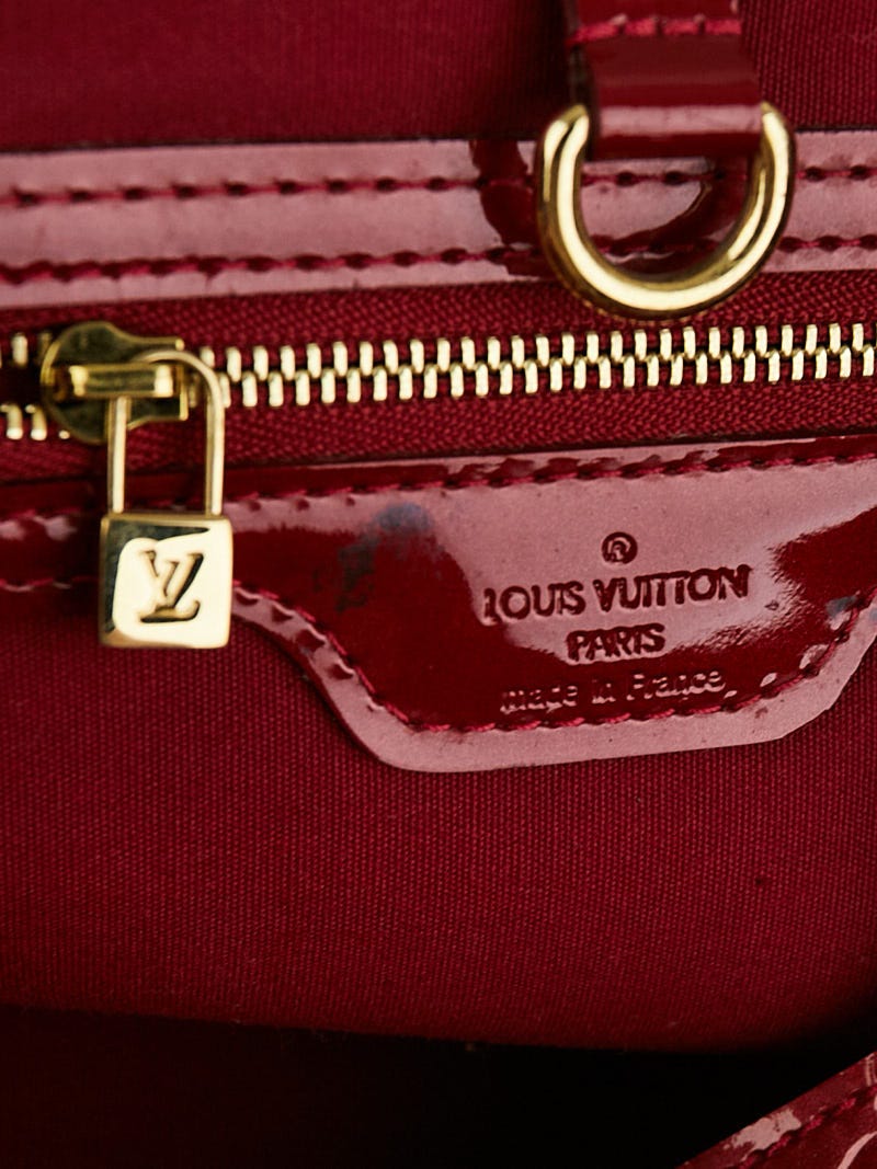 Louis Vuitton Wilshire PM Monogram Vernis Pomme D'amour Review & What Fits  Inside 