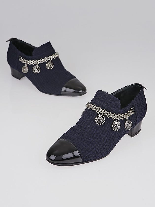 Chanel Navy Blue Tweed Cap Toe Charm Loafers Size 6.5/37