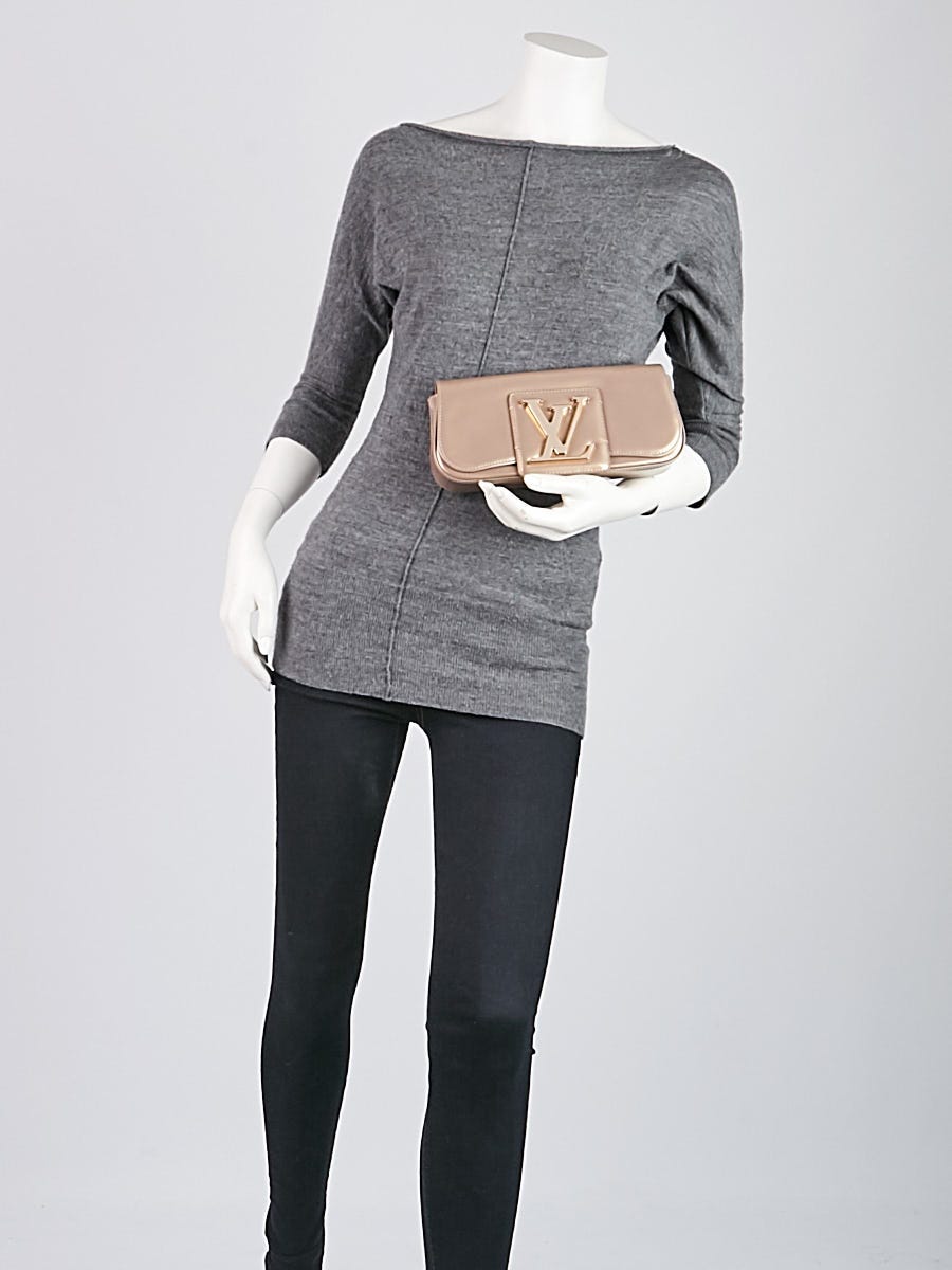 Louis Vuitton Beige Poudre Vernis Pochette SoBe Clutch Bag - Yoogi's Closet