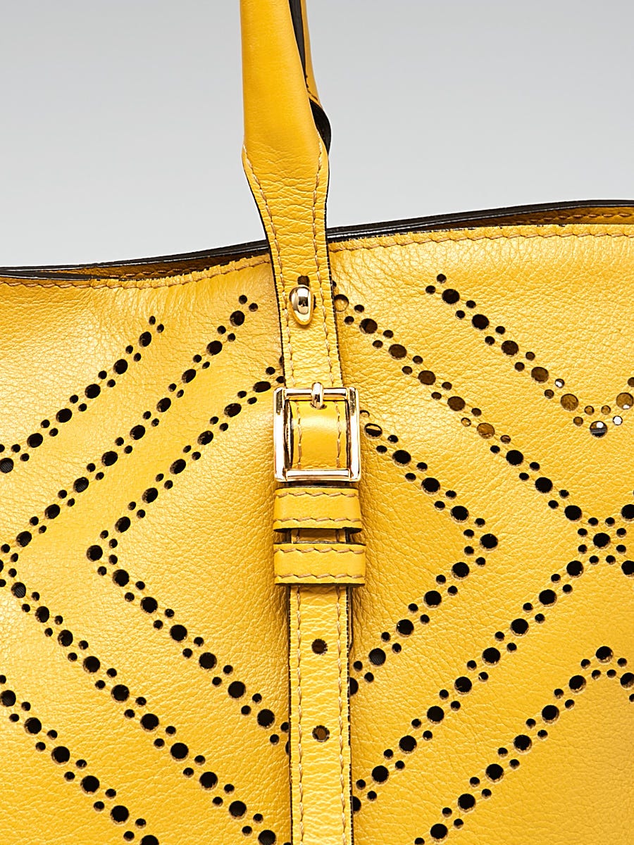 Burberry usa 2024 sale yellow