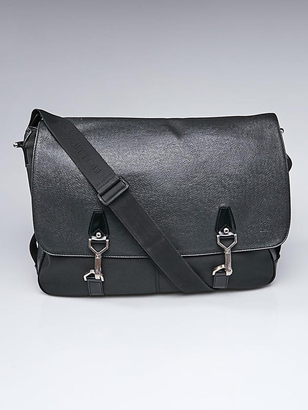 Louis Vuitton Black Taiga Leather Dersou Messenger Bag