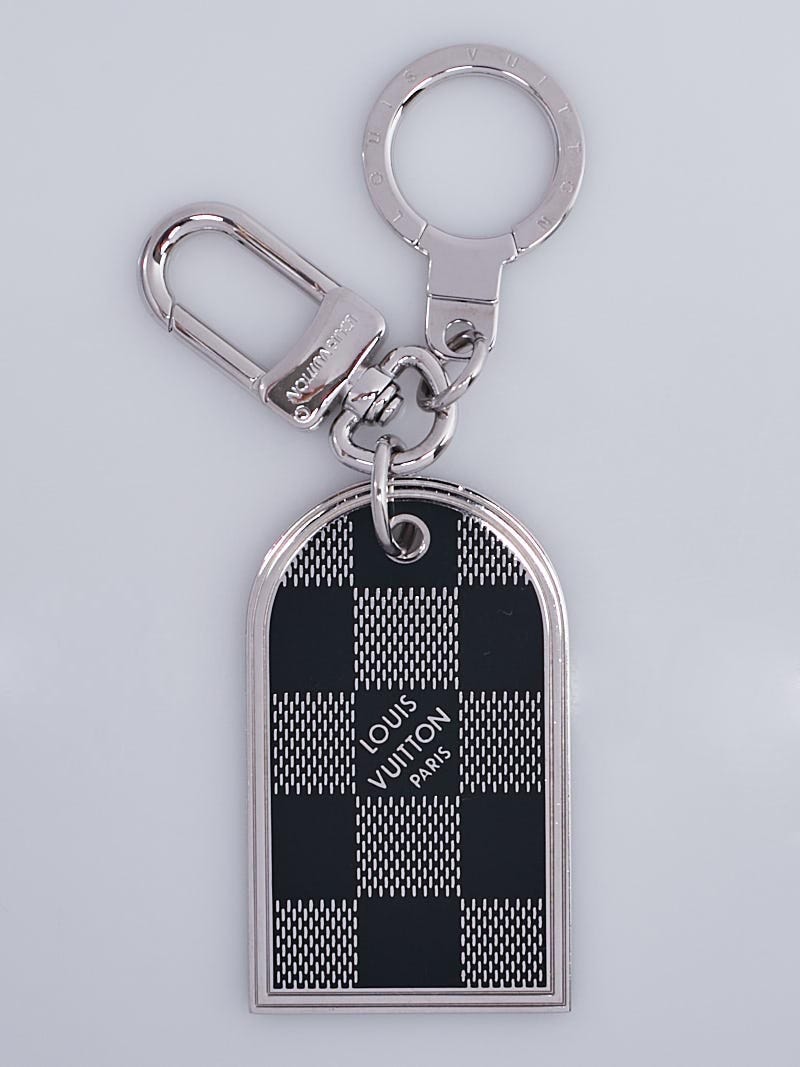 Louis Vuitton Silvertone Metal Damier Print Luggage Tag Key Holder and Bag  Charm - Yoogi's Closet