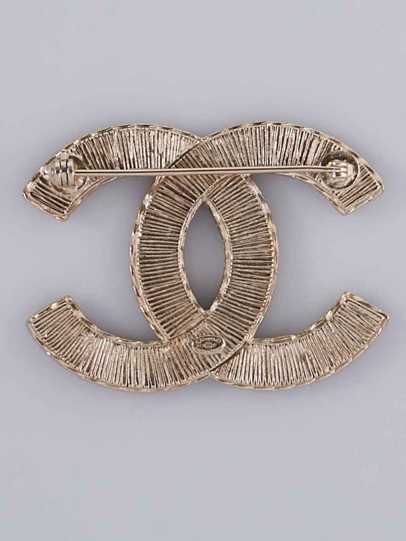 Chanel Black/White Lace Print Gripoix CC Brooch | Yoogi's Closet