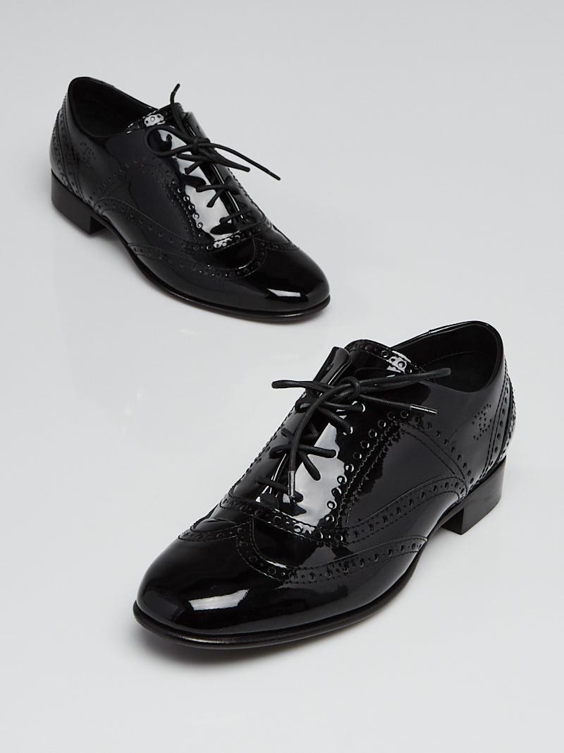 CHANEL Black Patent Leather Brogue Lace-up shoes in size 39. - Bukowskis
