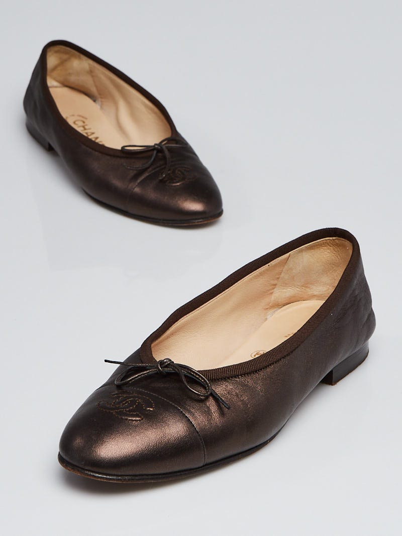 Chanel Vintage Shoes Moccasins Ballerinas Beige and Black 