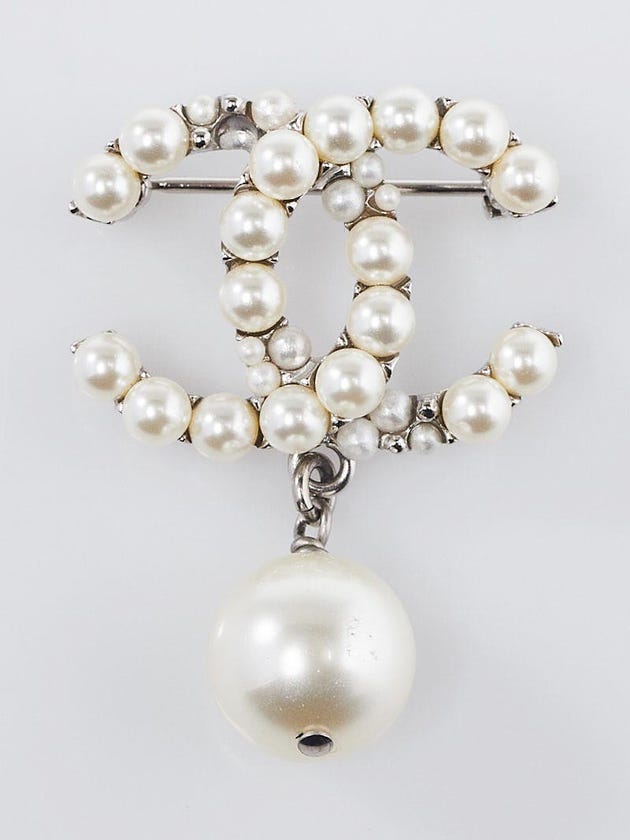 Chanel Silvertone Metal and Glass Pearl CC Small Brooch