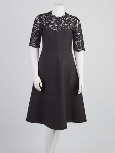 Valentino Black Silk/Wool Crepe and Lace Dress Size 4/38 | Yoogi's Closet Valentino Black Silk/Wool Crepe and Lace Dress Size 4/38 | Yoogi's Closet