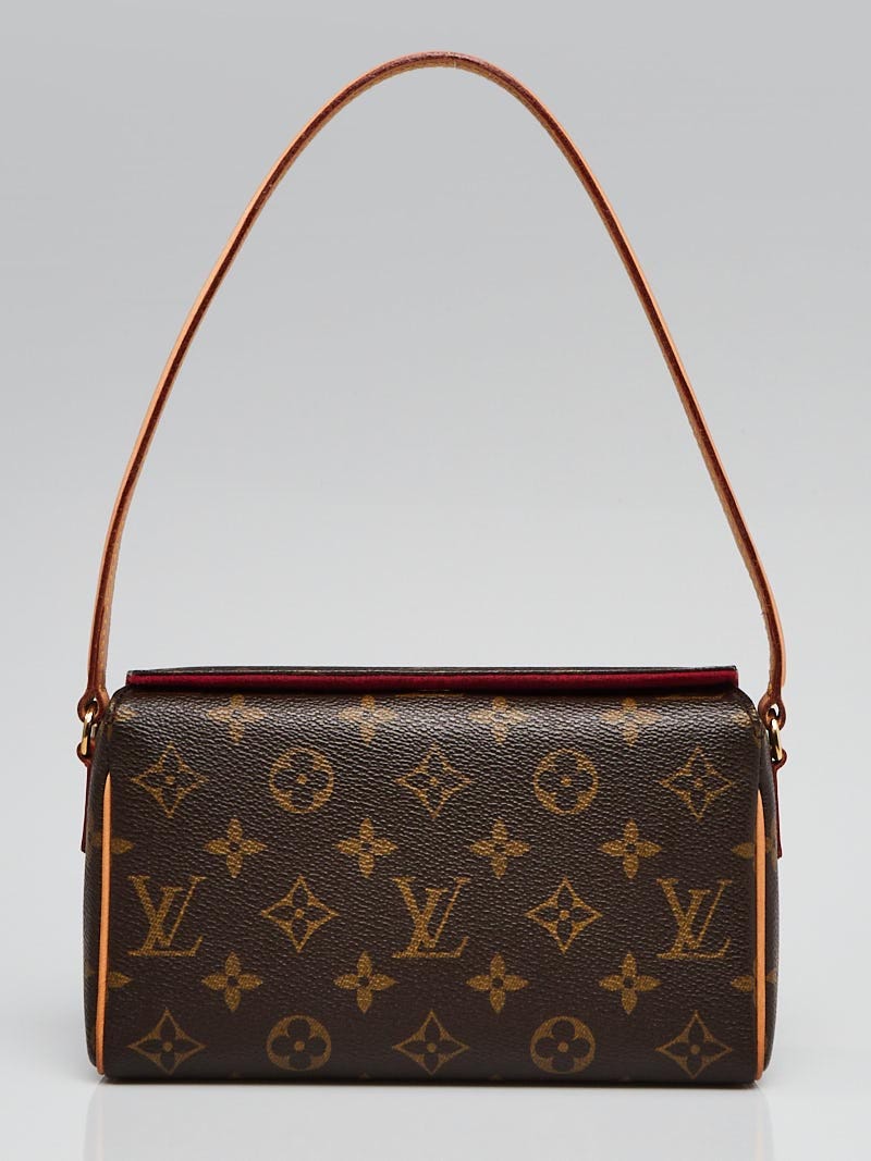 This adorable Louis Vuitton Monogram Canvas Recital Bag is an elegant yet  practical bag. It features a sleek structured shape and plenty of…