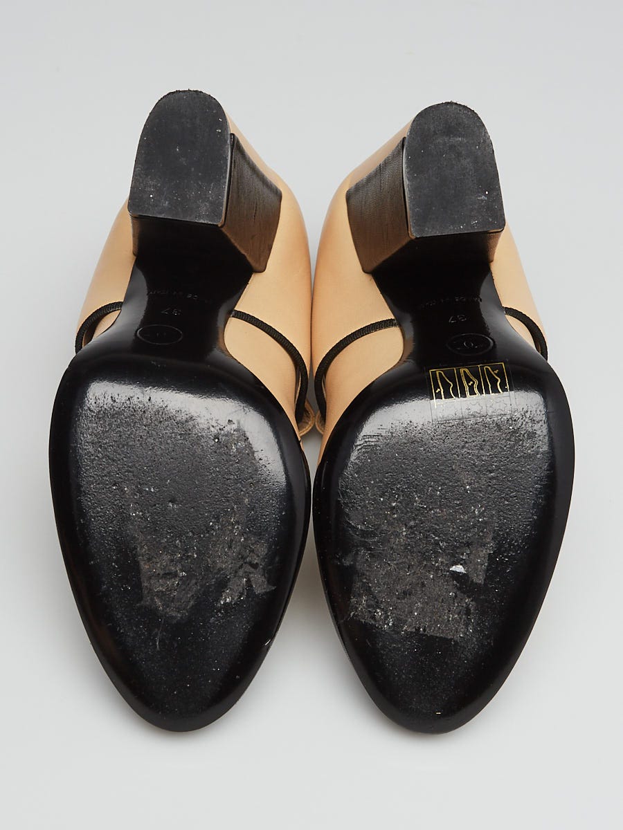 Chanel Beige/Black Leather Cap Toe Mary Jane Heels Size 6.5 Chanel Beige/Black Leather Cap Toe Mary Jane Heels Size 6.5