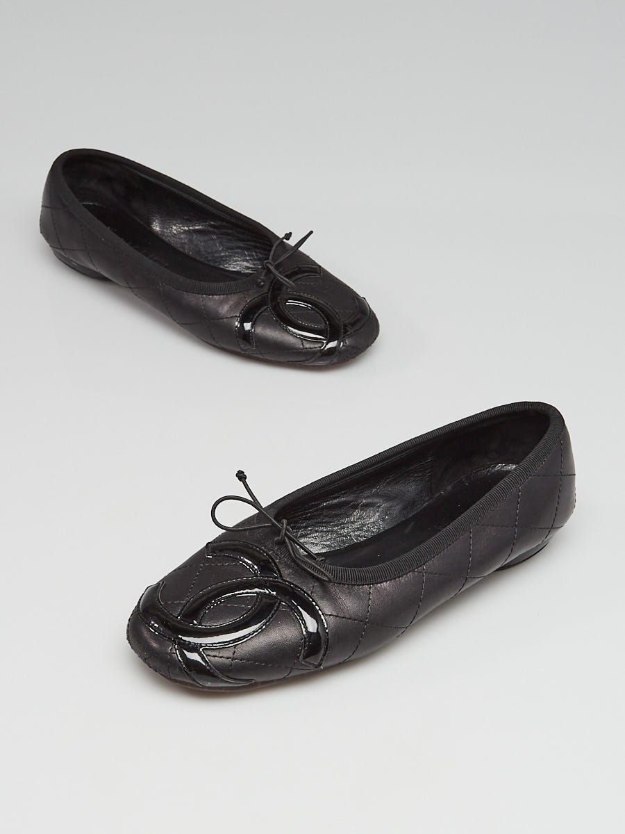 Chanel Black Leather and Patent Leather CC Cambon Ballet Flats