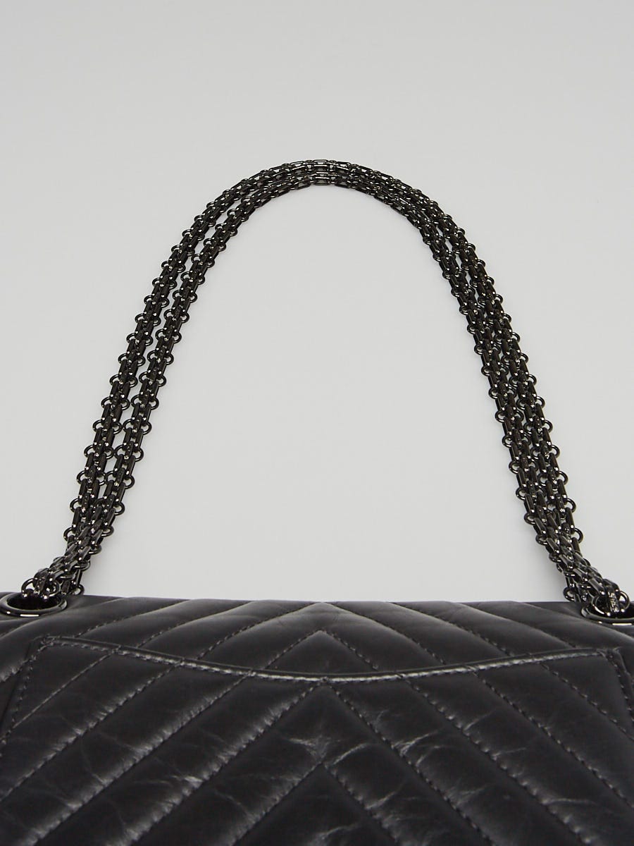 Chanel Black 2.55 Reissue Chevron Quilted Calfskin Leather So Black 225 Flap  Bag - Yoogi's Closet