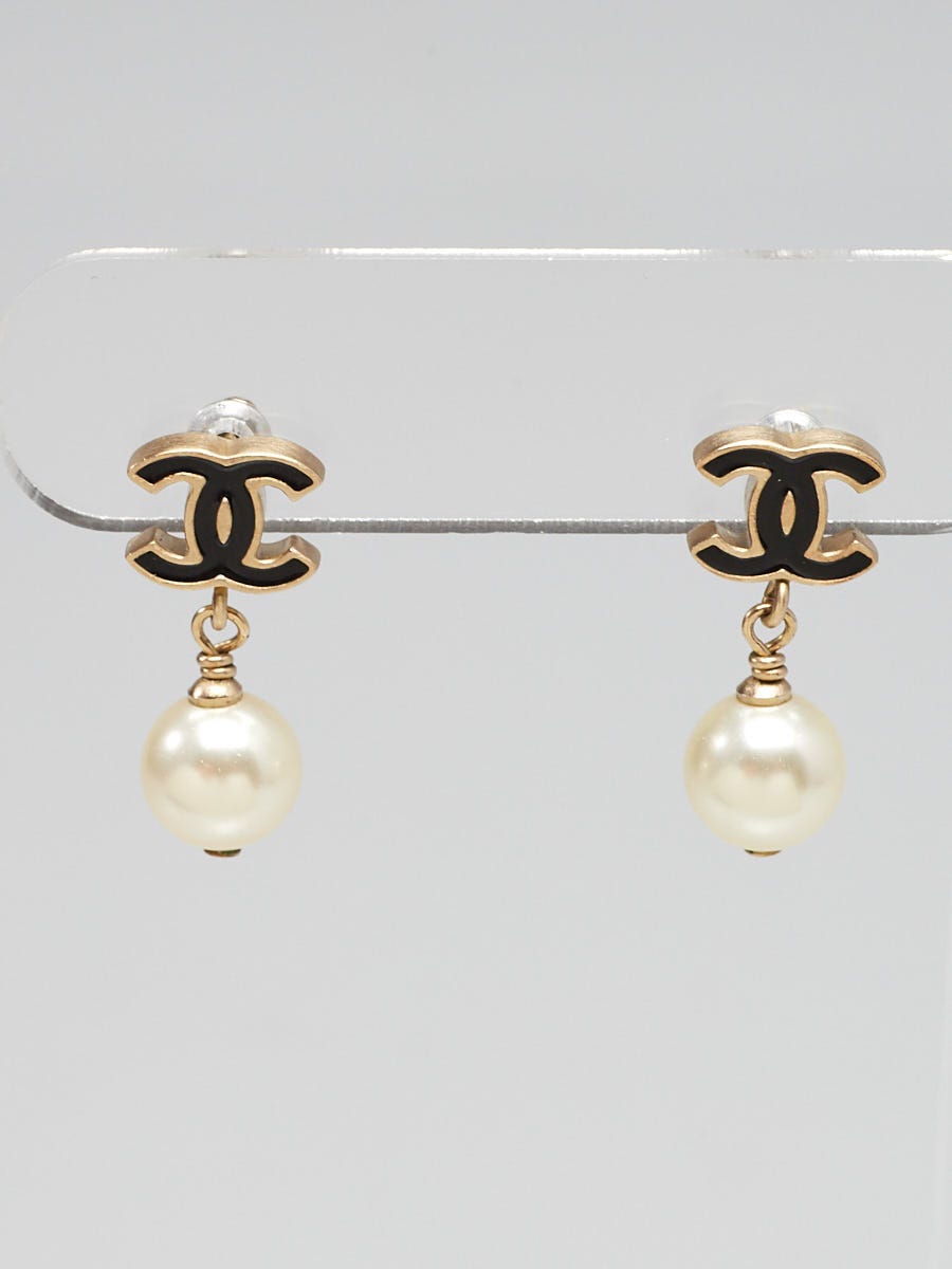 Chanel Goldtone Metal and Faux Pearl Circle Drop Clip-On Earrings - Yoogi's  Closet