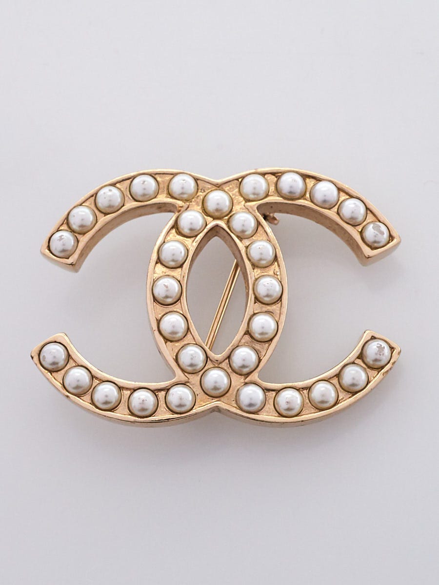 Chanel Silver Metal and Glass Pearl CC Brooch - Yoogi's Closet