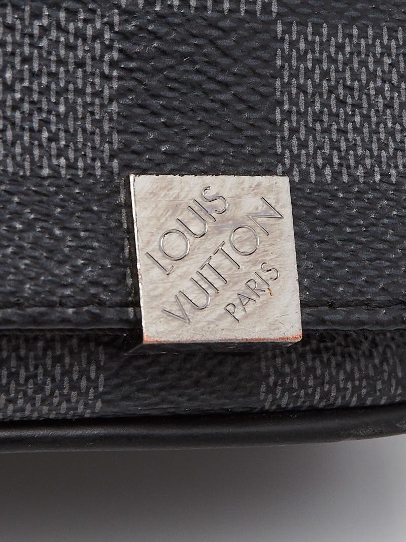Louis Vuitton Damier Graphite District MM Messenger Bag Louis Vuitton Damier Graphite District MM Messenger Bag