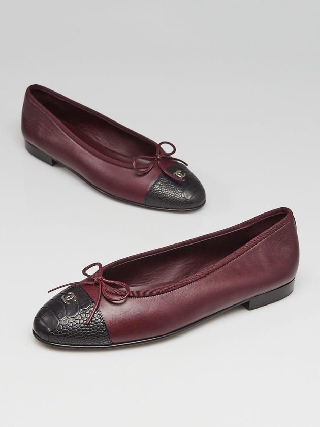Chanel Burgundy/Black Leather and Alligator Cap-Toe CC Ballet Flats Size 8/38.5