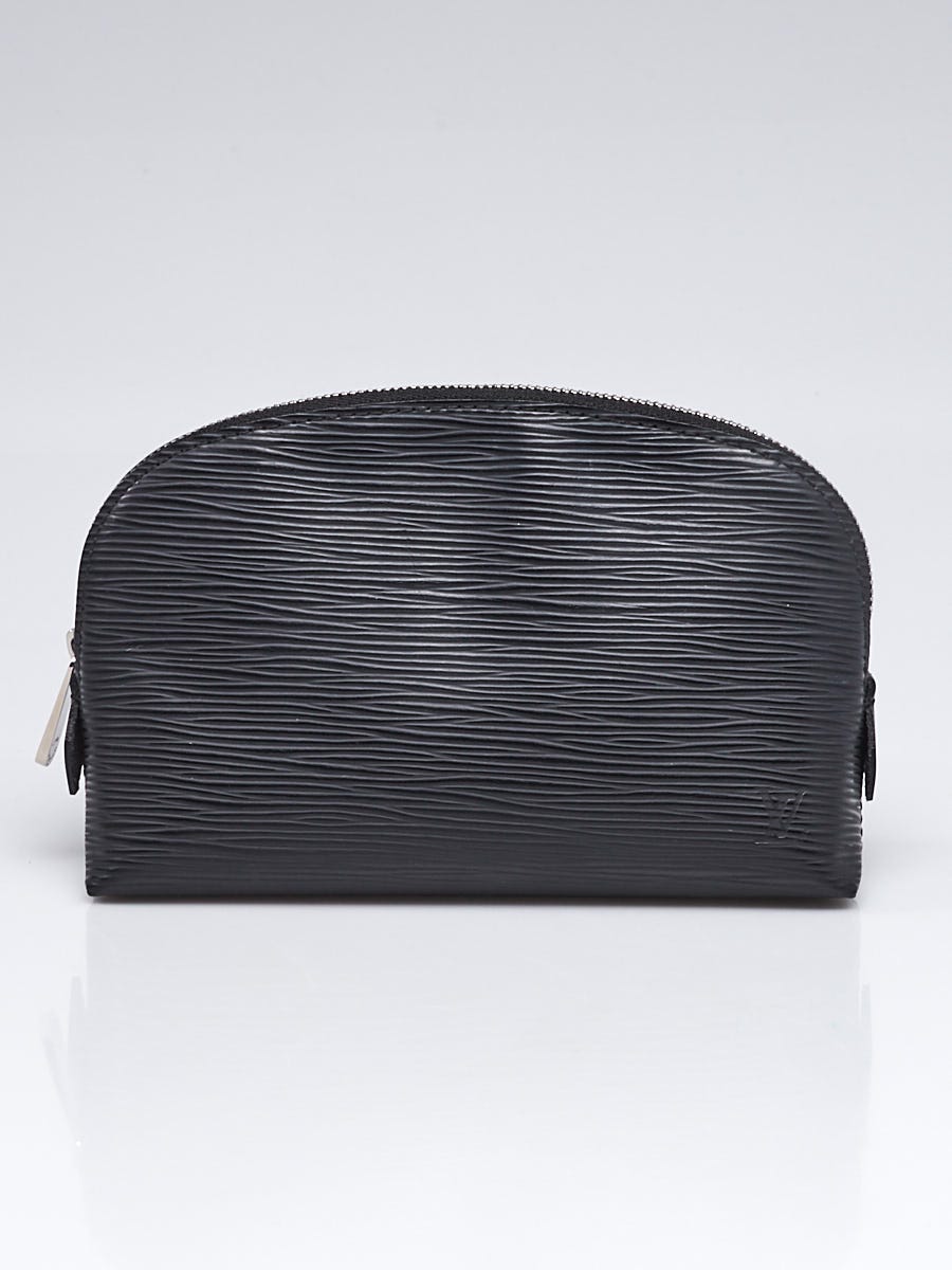 Louis VUITTON Cosmetic pouch in black epi leather, in it…