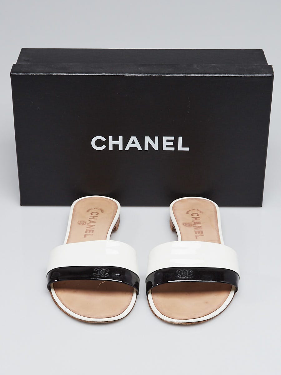 Chanel White/Black Patent Leather Slide Mules Size 8.5/39 - Yoogi's Closet
