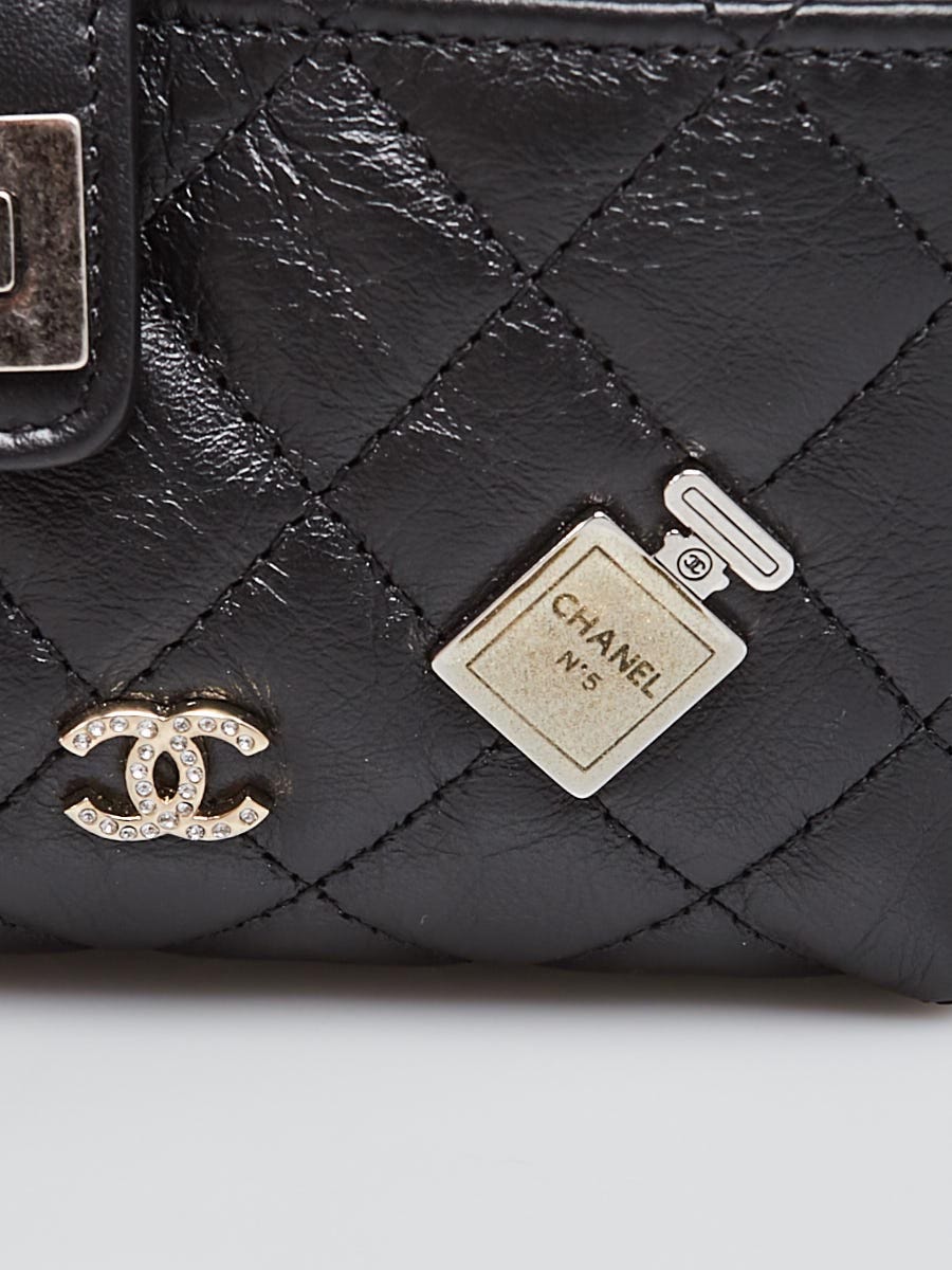 Chanel 2.55 Reissue Flap Bag Size 227 in Cream Silver Aged Calfskin