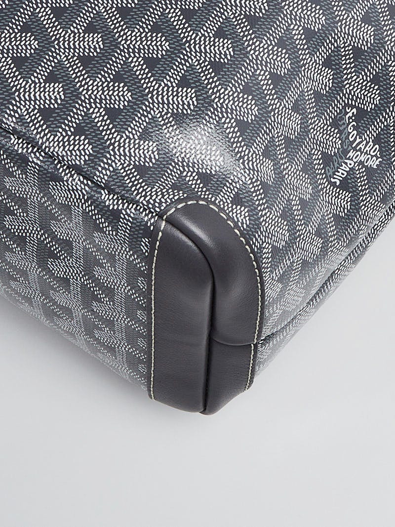 This is the cult-favorite Goyard Chevron Tote in the stunning