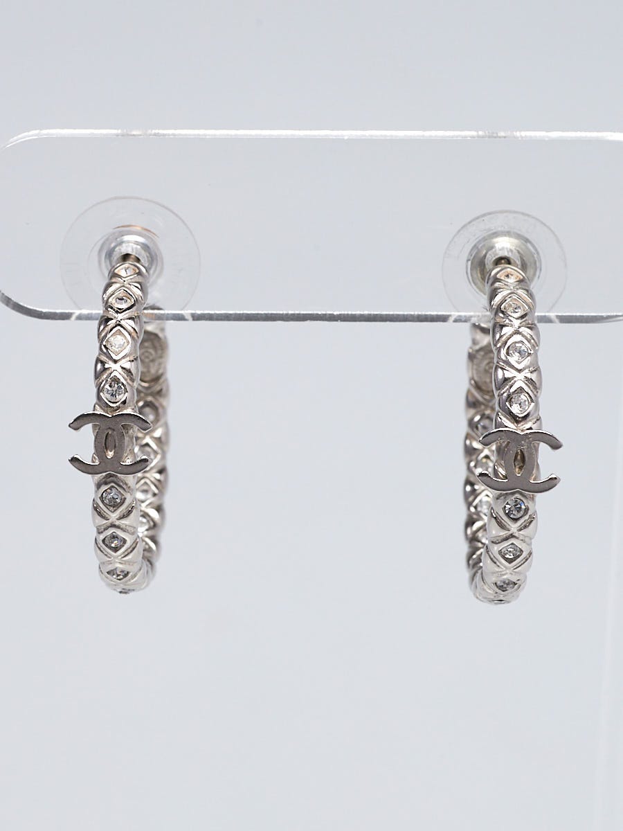 Chanel CC Logo Crystal Baguette Clip On Earrings Silvery Metal ref.90818 -  Joli Closet