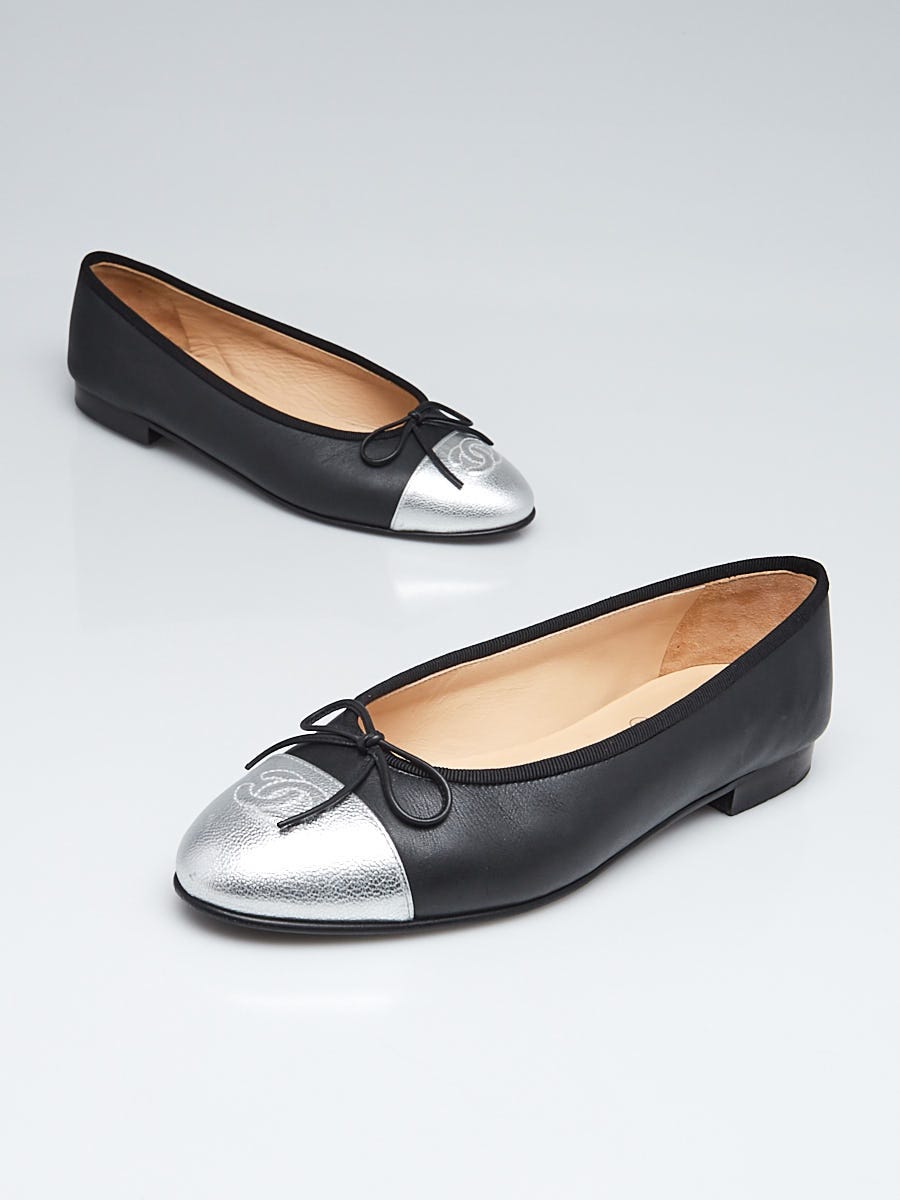 Cater Rejse tiltale bid Chanel Black/Silver Leather CC Cap Toe Ballet Flat Size 6.5/37 - Yoogi's  Closet