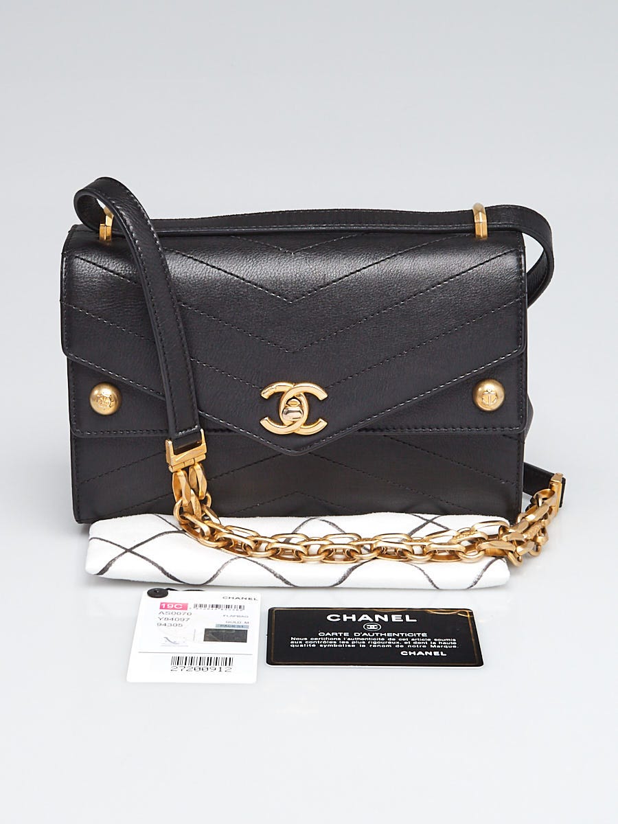 Chanel Black Chevron Quilted Leather Covered CC Flap Shoulder Bag - Yoogi's  Closet