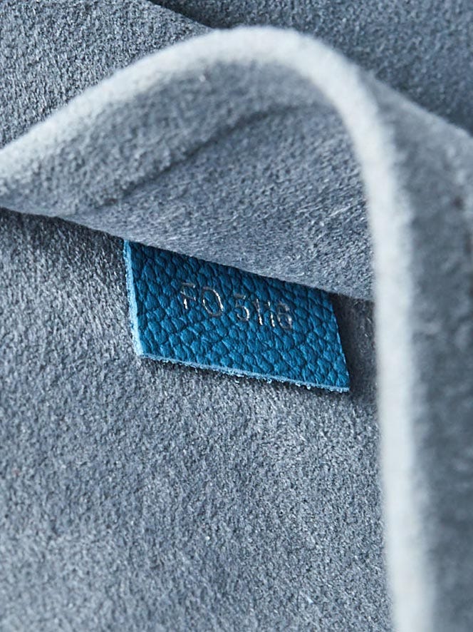 Louis Vuitton Bleu Glacier Cuir Plume Leather and Python Very Tote Bag -  Yoogi's Closet