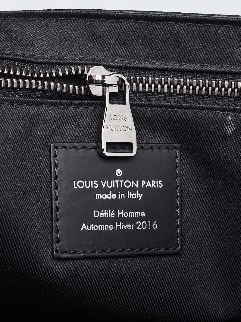 Voyager cloth bag Louis Vuitton Black in Cloth - 22452048