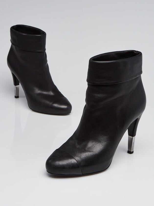 Chanel Black Leather Cap Toe CC Ankle Boots Size 7/37.5
