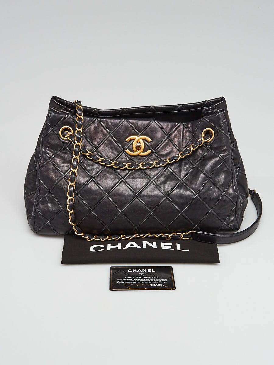 Chanel ブラック キルティング ボディバッグ Chanel Black Quilted Lambskin Leather Daily Zippy Crossbody Bag