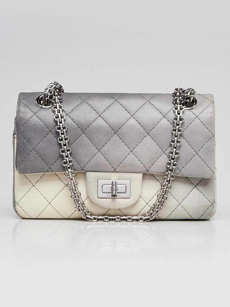 beatriceforsell / outfit / winter / neutral / minimal / grey / white / Chanel  classic flap