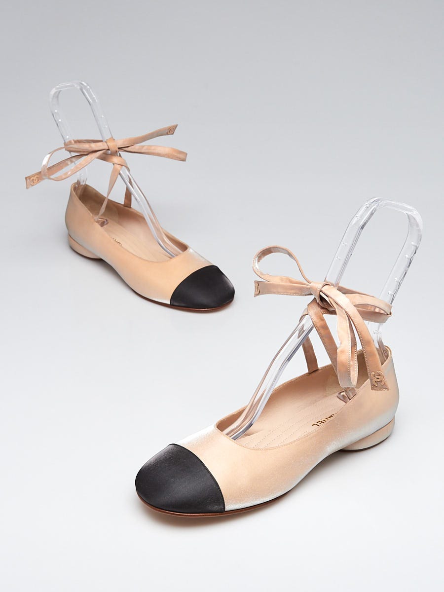 Chanel Beige/Black Fabric Cap Toe Ankle Wrap Ballet Flats Size 7.5