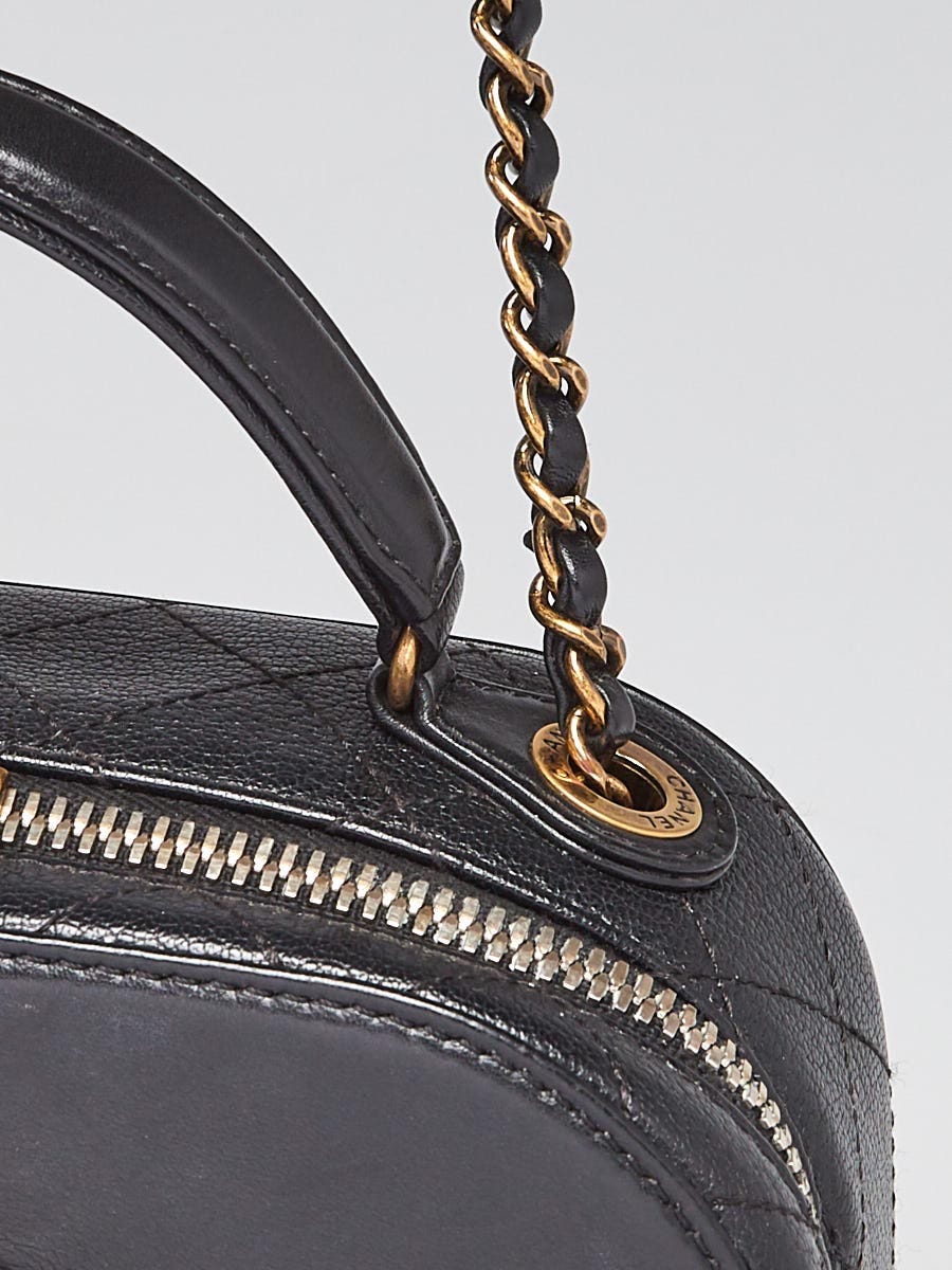 coco ページ Chanel Black Goatskin Leather Coco Curve Small Vanity Bag