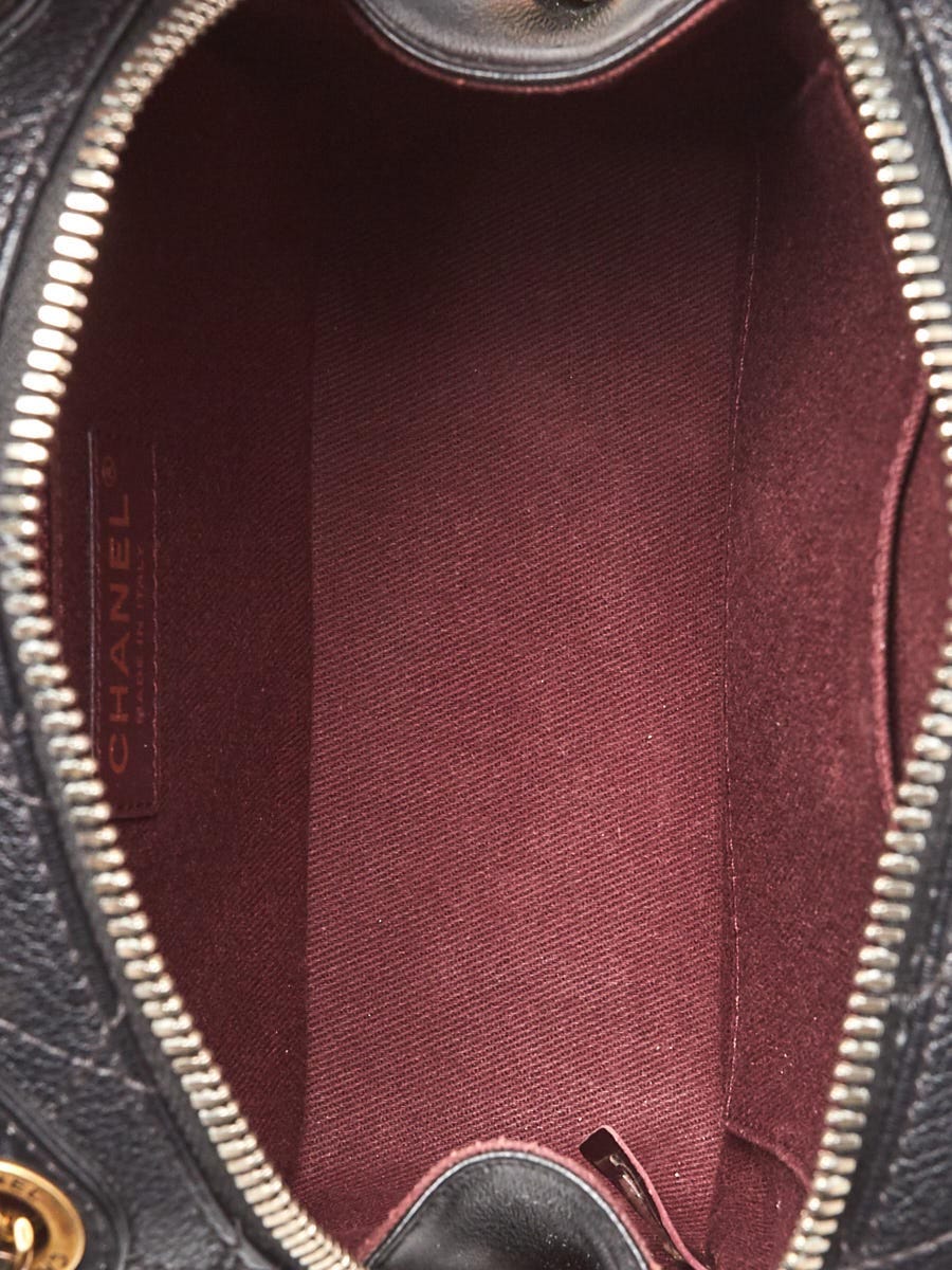 coco ページ Chanel Black Goatskin Leather Coco Curve Small Vanity Bag