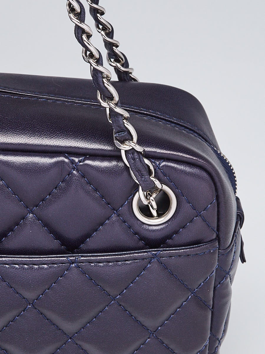 CHANEL ネイビー キルティング ケース Chanel Dark Navy Blue Quilted Lambskin Leather Camera Case Bag