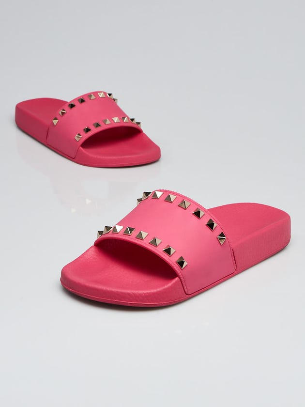 Valentino Pink Rubber Rockstud Spiked Pool Slides Size 5.5/36