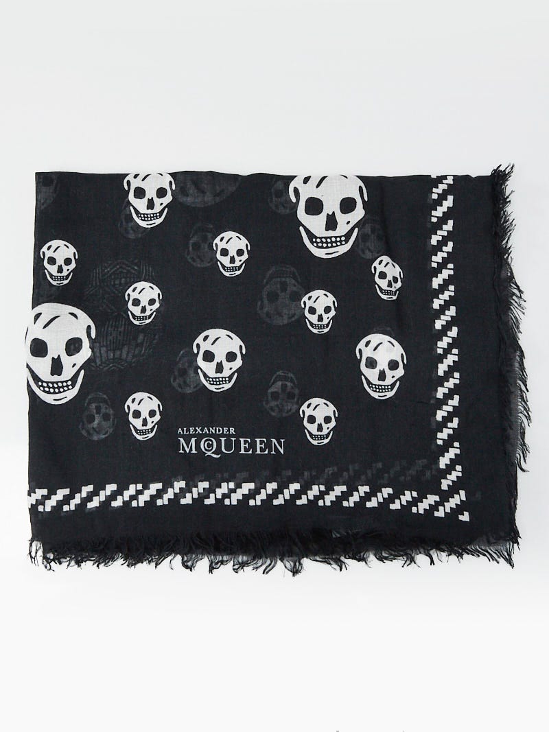 Alexander McQueen Black/White Modal/Cashmere Skull Scarf Alexander McQueen Black/White Modal/Cashmere Skull Scarf