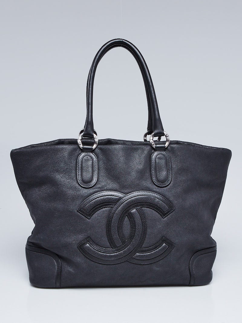 Chanel, black quilted leather bottle holder with its gol…