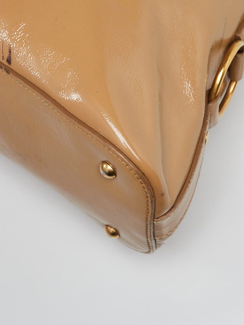 Beige patent leather outlet purse