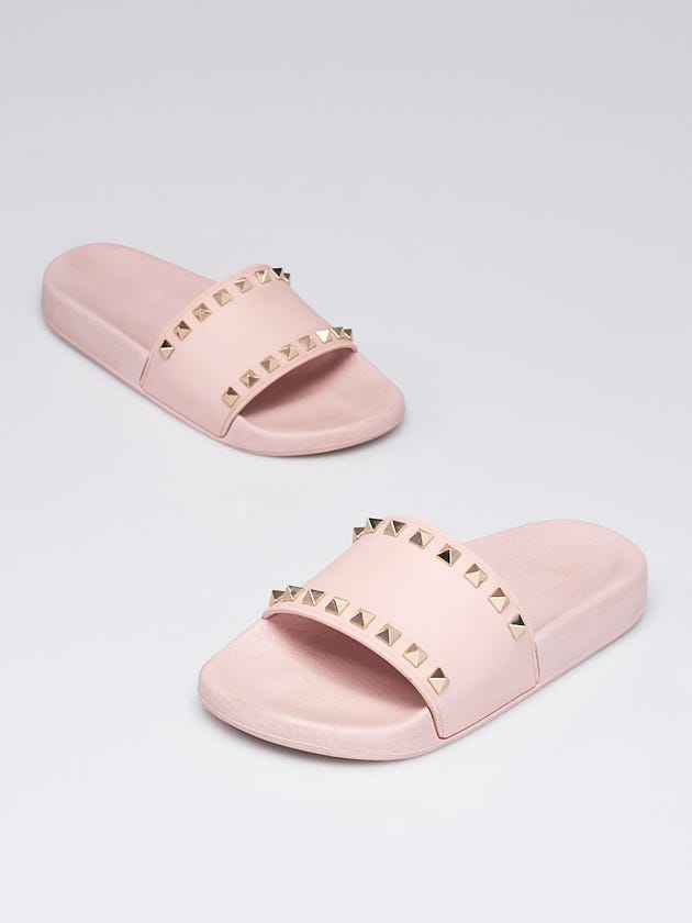 Valentino Pink Rubber Rockstud Spiked Pool Slides Size 4.5/35