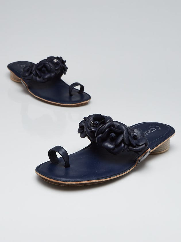 Chanel Navy Blue Lambskin Camellia Thong Sandals Size 8.5/39