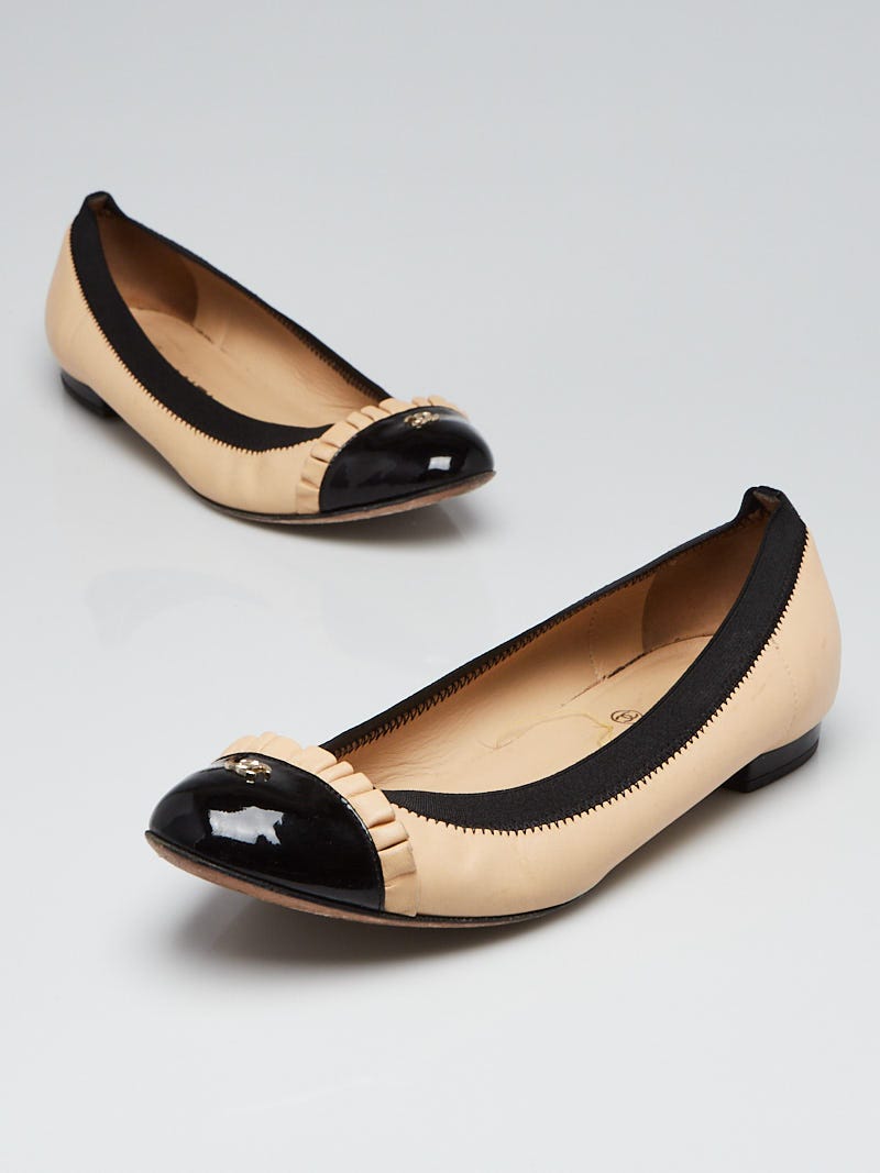 Chanel Beige/Black Leather Ruffle Cap-Toe Elastic Flats Size 8.5