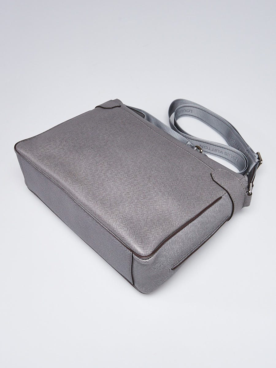 Louis Vuitton Mens Messenger Bags/Totes Taiga Glacier Leather Roman MM  M32630