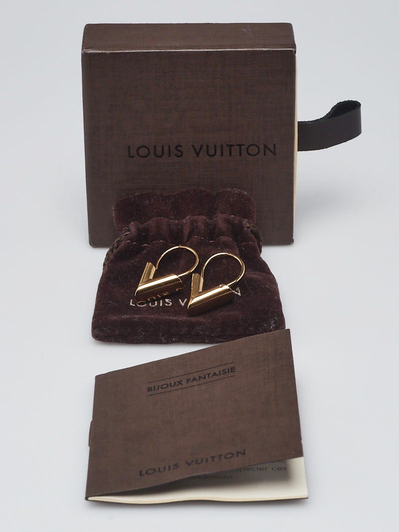 Louis Vuitton Essential v hoops (M61088)  Hoop earrings small, Louis  vuitton, Vuitton
