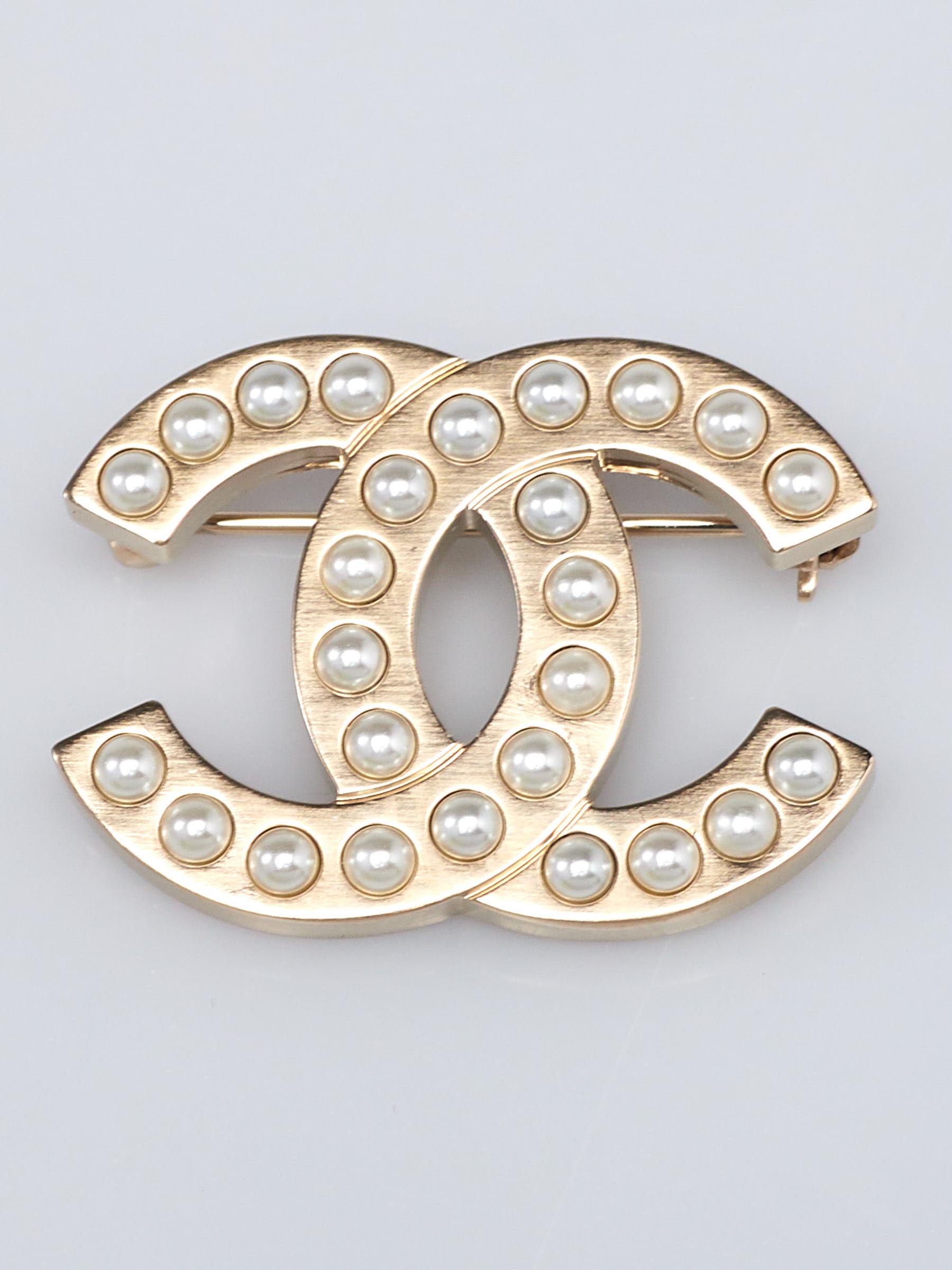 Chanel Brushed Goldtone Metal and Glass Pearl CC Brooch - Yoogi's